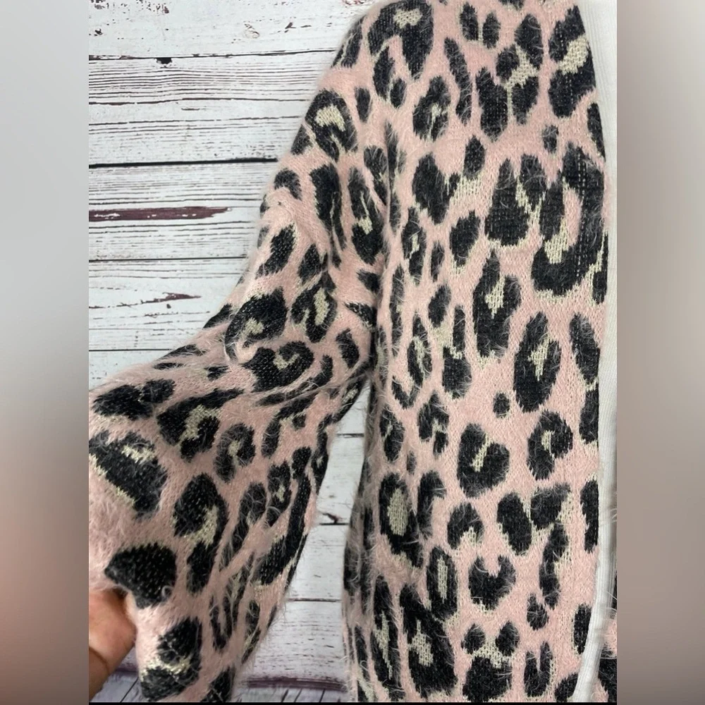 Wildfox fuzzy pink leopard knit cardigan XS soft‎ cozy open front - Picture 2 of 7
